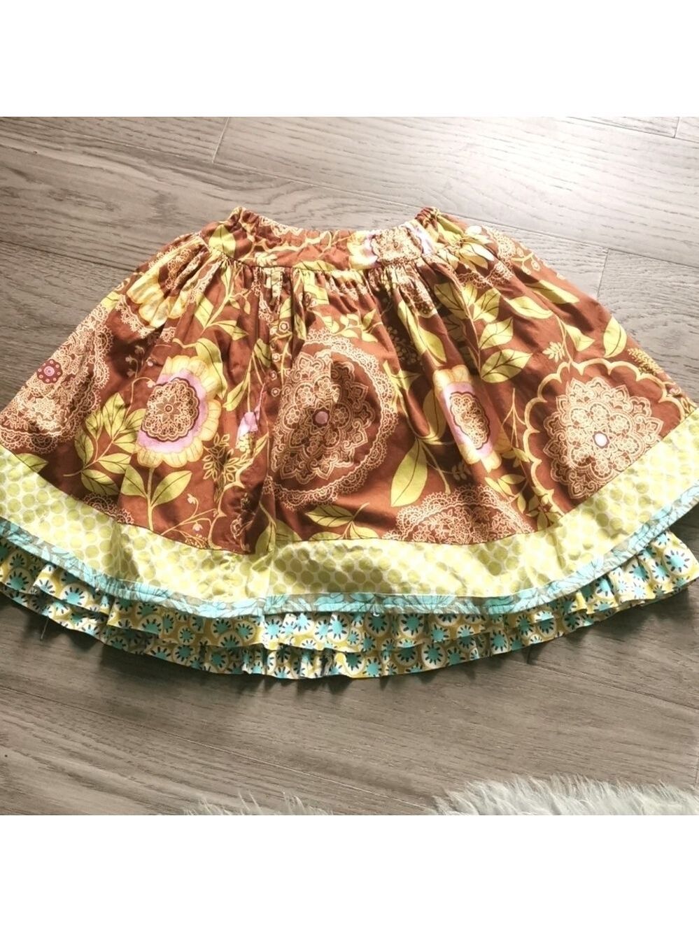 Girls gorgeous layered skirt. Size 8 - 10. EUC